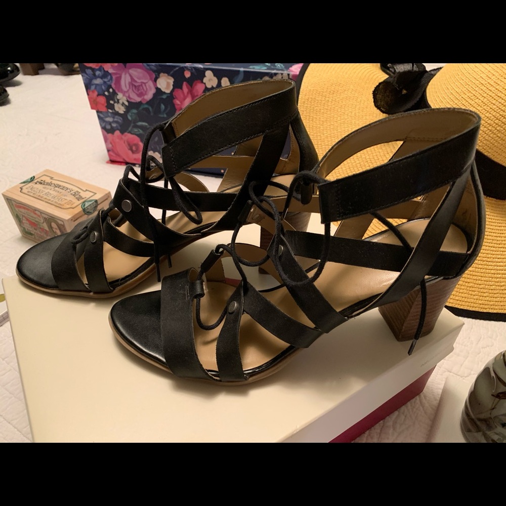 Naturalizer London, Sz 10, Black Lace-up 3” heels.